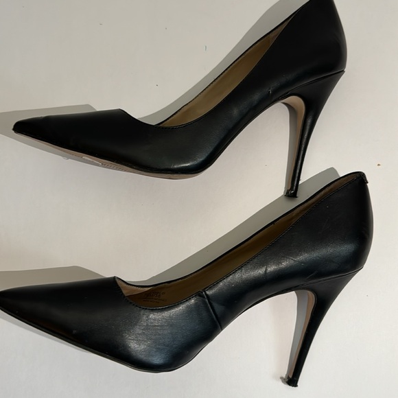BCBGeneration, heals black shoes size 8, some scratch marks on the side. - Picture 7 of 7